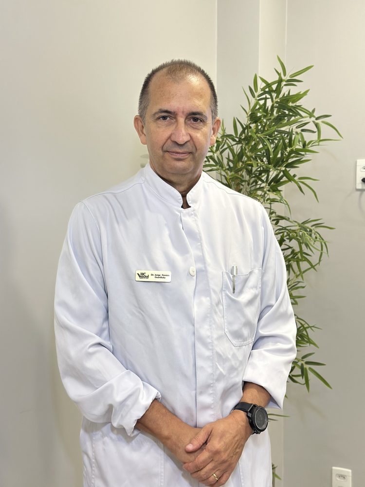 Dr. Jorge Guardiola, Oftalmologista no HC Visual