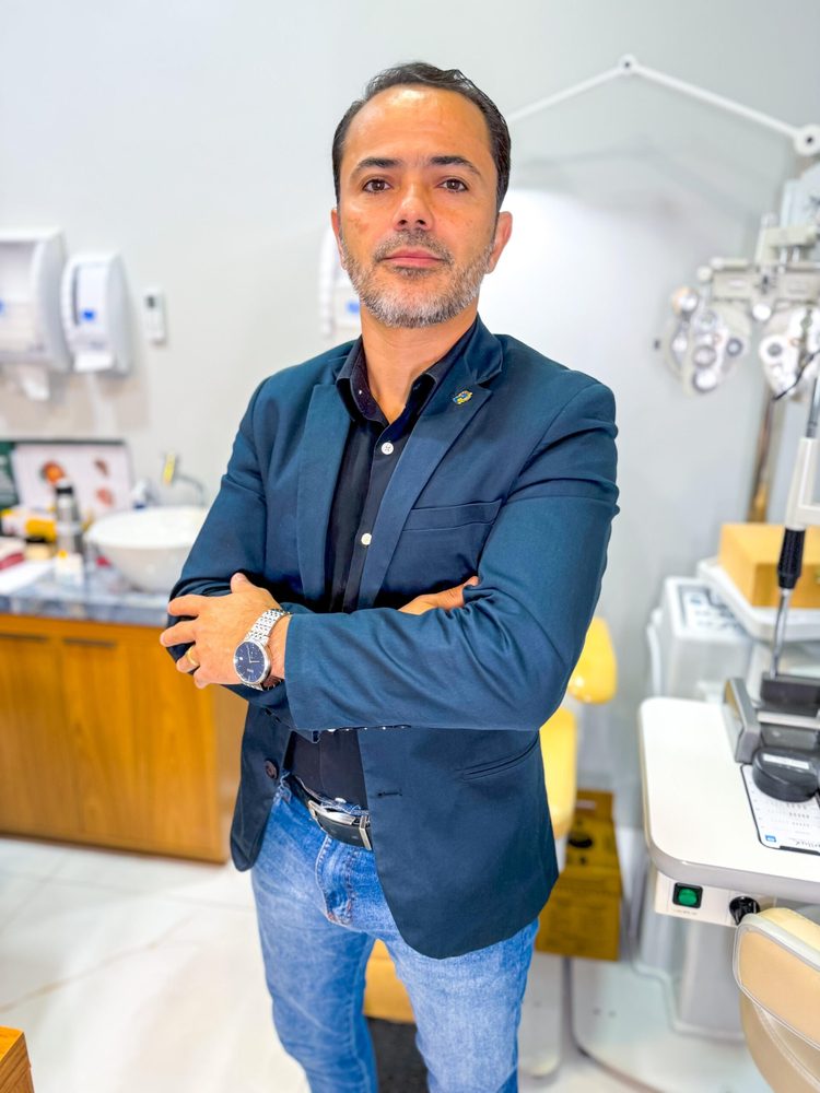 Dr. Tiago Bessa, Oftalmologista no HC Visual